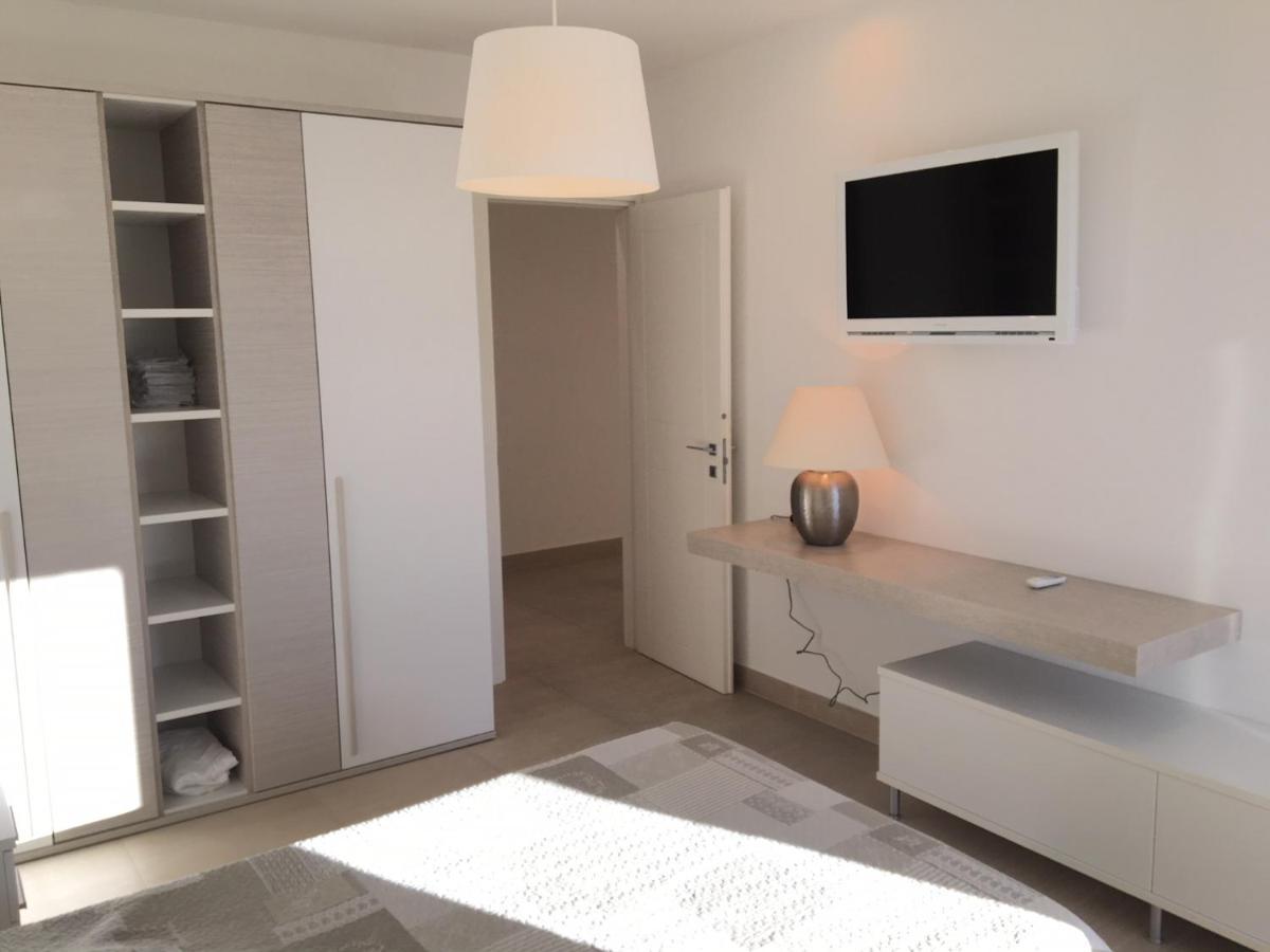 Apartamento Attico Palazzo Di Vetro Luino Exterior foto