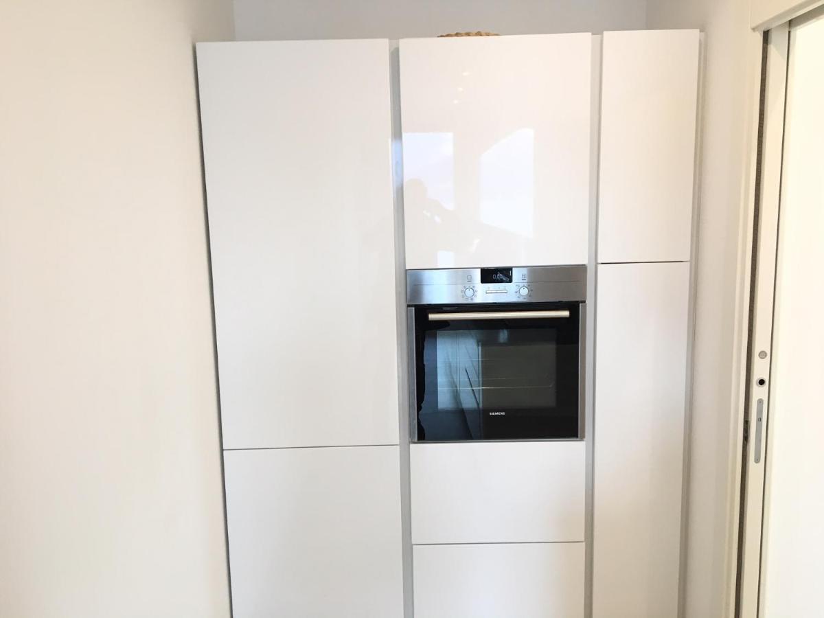 Apartamento Attico Palazzo Di Vetro Luino Exterior foto