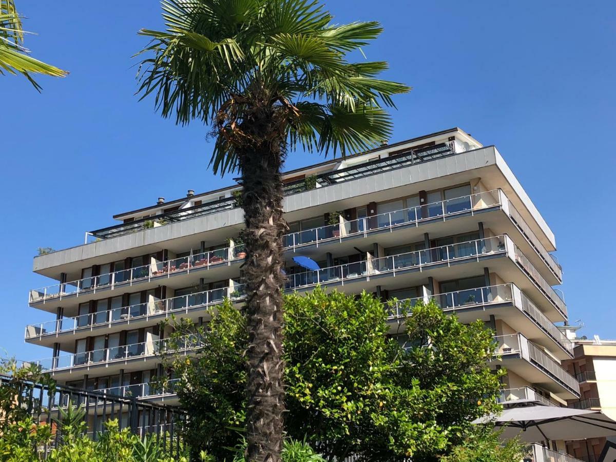 Apartamento Attico Palazzo Di Vetro Luino Exterior foto