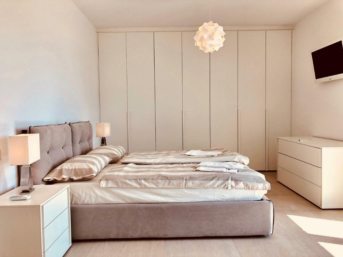 Apartamento Attico Palazzo Di Vetro Luino Exterior foto