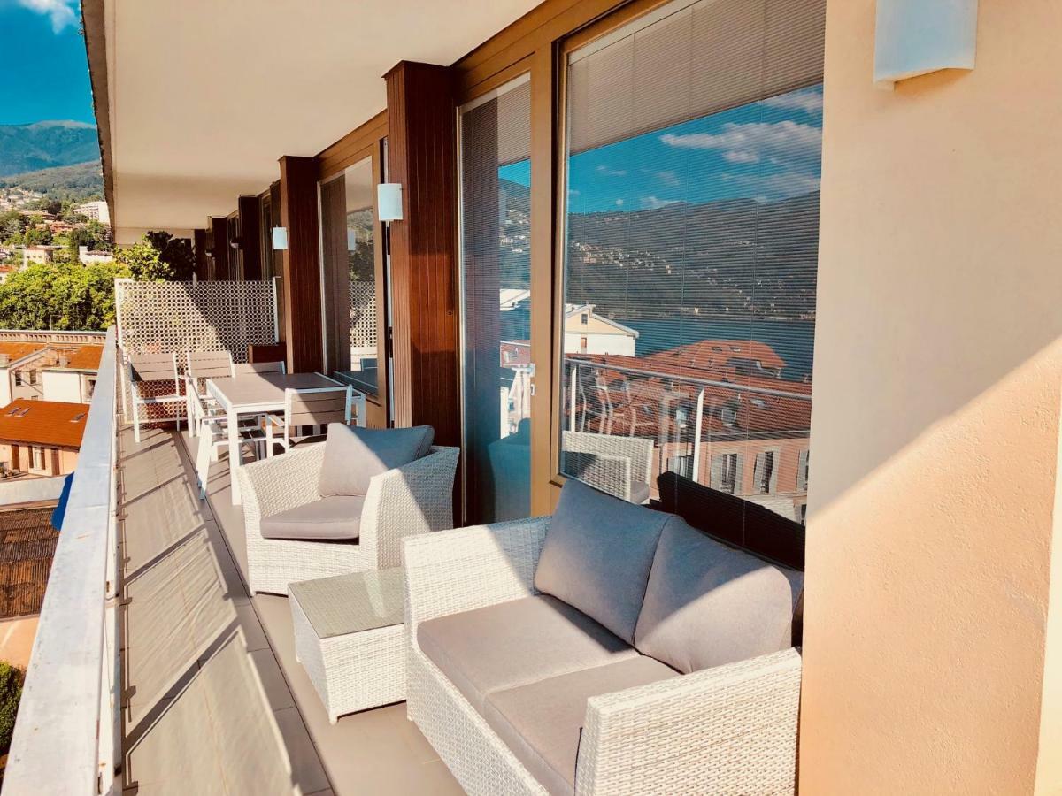 Apartamento Attico Palazzo Di Vetro Luino Exterior foto